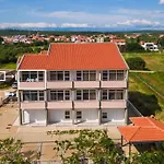 Appartement Karolina By The Sea