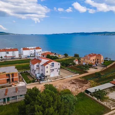Апартаменты Karolina By The Sea