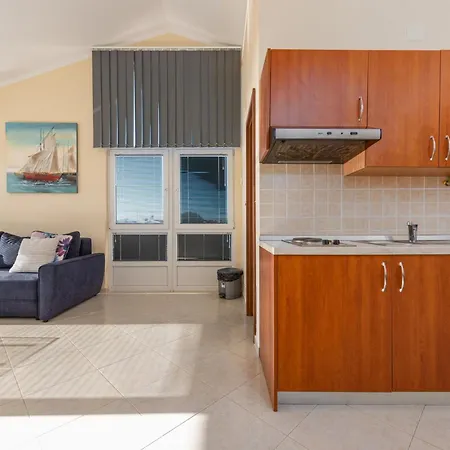 Karolina By The Sea Sukošan