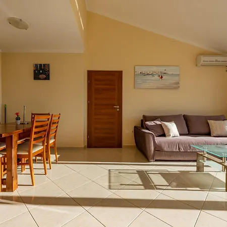 Apartment Karolina By The Sea Sukosan