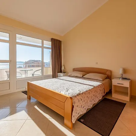 Apartment Karolina By The Sea